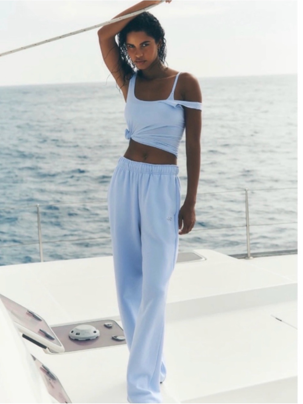 Alo Yoga Seashell Blue Accolade Sweatpants